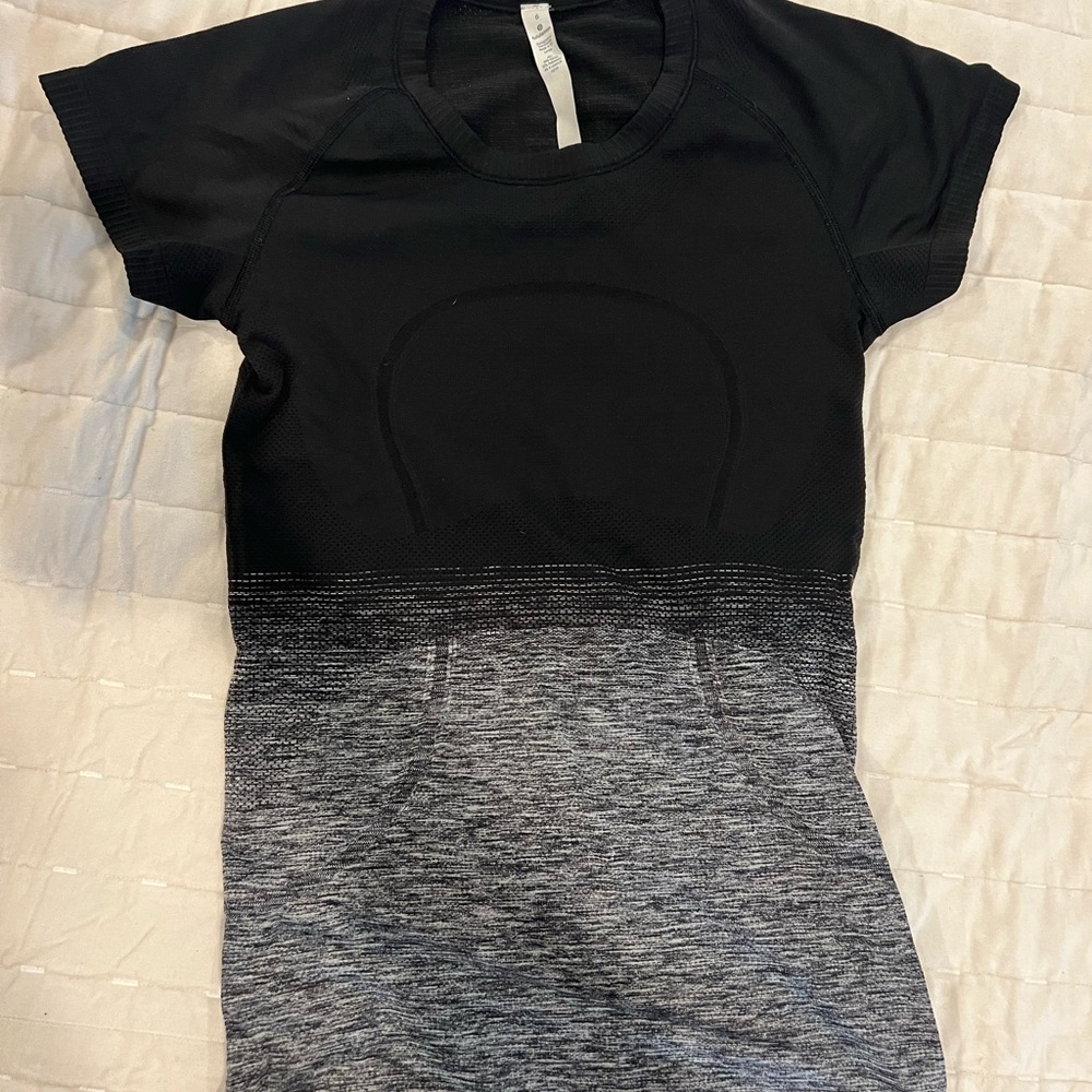 Lululemon swiftly tech short sleeve